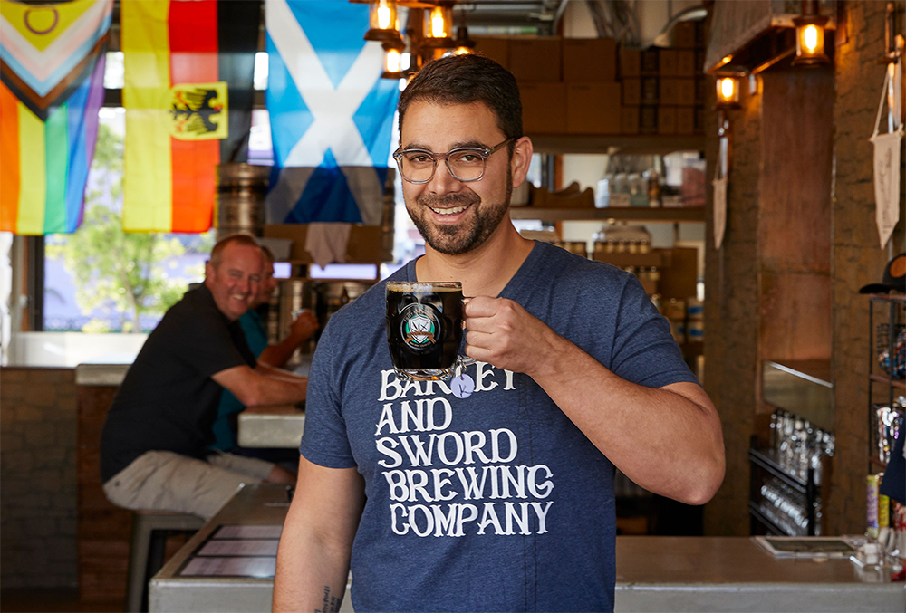 Man holding a beer.