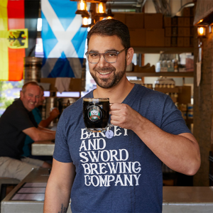 Man holding a beer.